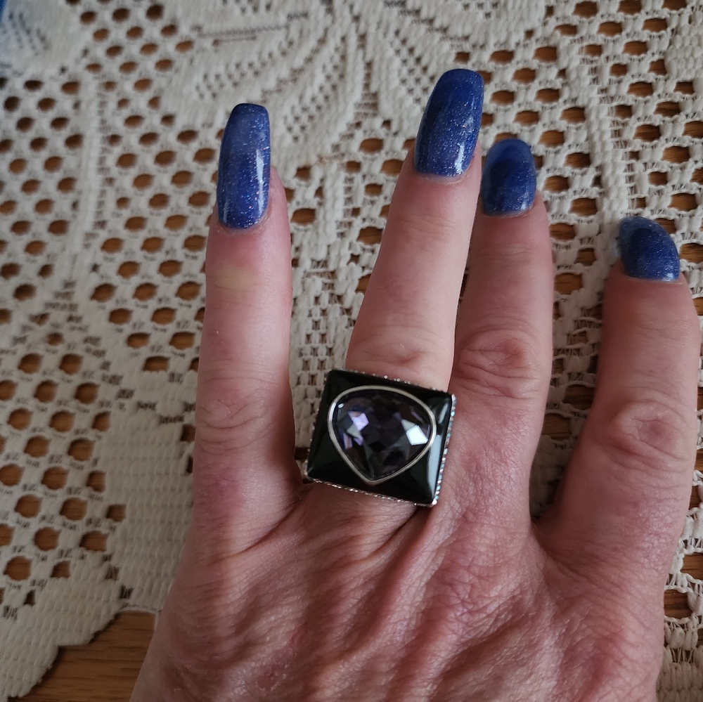 Sale: EUC Swarovski silver swan purle ring, Size 8